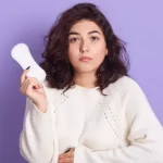 What are the first signs of pcos​