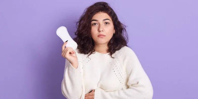 What are the first signs of pcos​